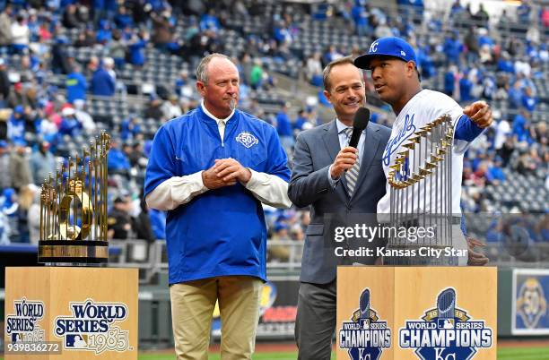 Kansas City Royals' Salvador Perez, right, and former Royals pitcher Bret William with Ryan Lefebvre and the 1985 and 2015 World Series trophies...