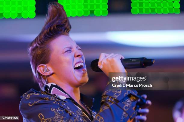 Ella Roux La Roux Performs Live In Leipzig Photos and Premium High Res Pictures ...