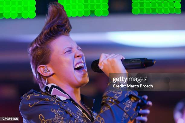 British singer Elly Jackson of La Roux performs live at the Alte Hauptpost on December 4, 2009 in Leipzig, Germany.