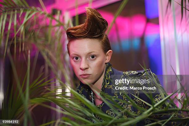 Ella Roux La Roux Performs Live In Leipzig Photos and Premium High Res Pictures ...
