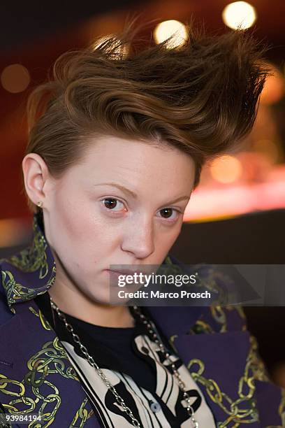 British singer Elly Jackson of La Roux poses before her live performance at the Alte Hauptpost on December 4, 2009 in Leipzig, Germany.