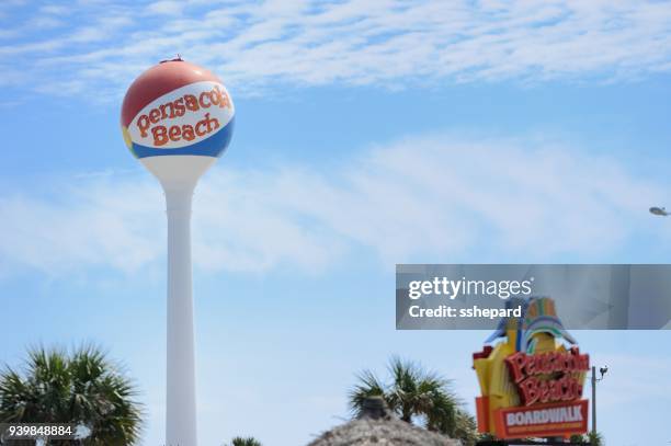 pensacola strandbal watertoren in florida - pensacola beach stockfoto's en -beelden