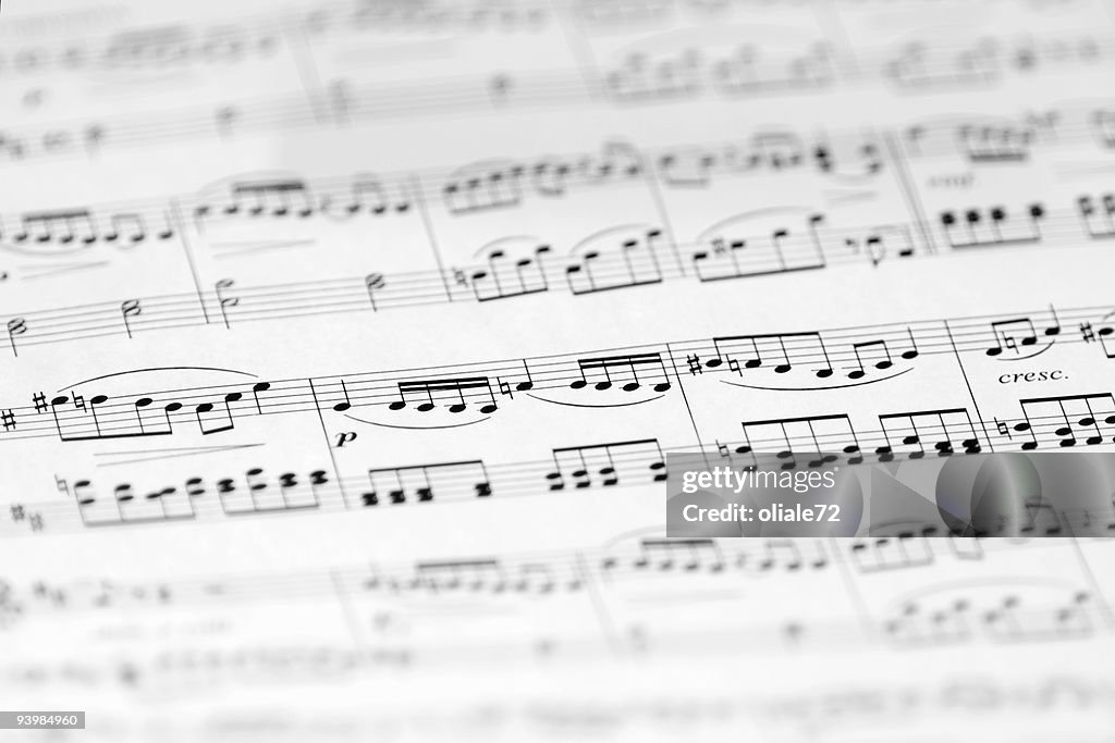Folha de música com Focagem Difusa, preto e branco