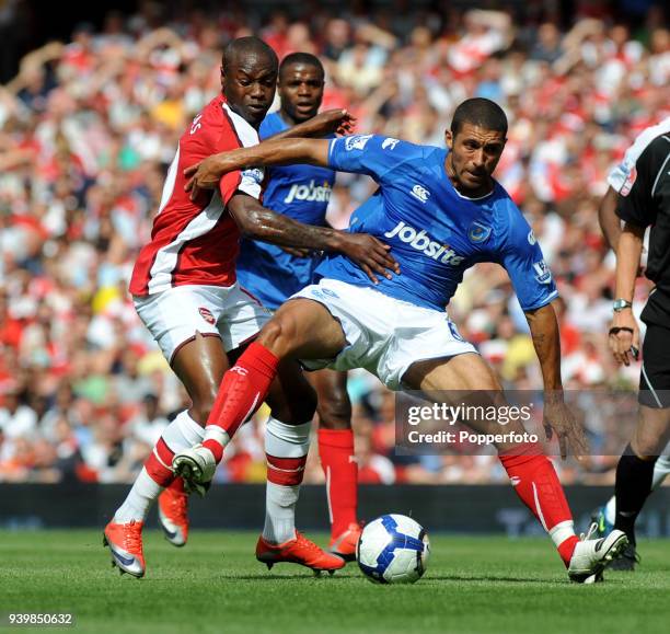 William Gallas of Arsenal tangles with Hayden Mullins of Portsmouth during the Barclays Premier League match between Arsenal and Portsmouth at the...