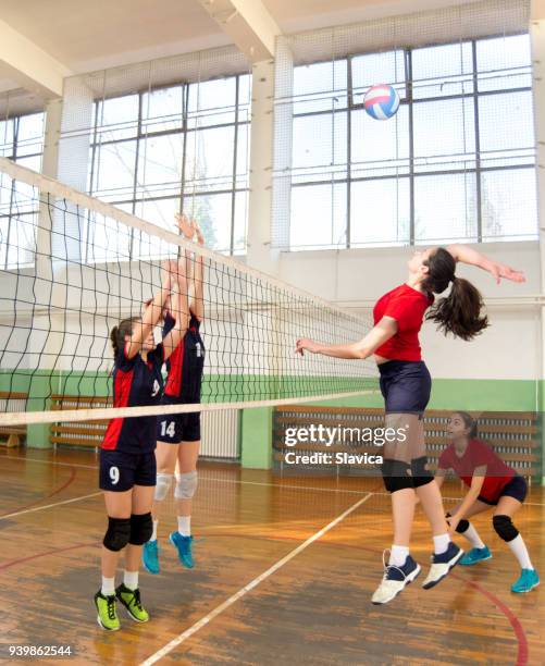 女子打排球 - high school volleyball 個照片及圖片檔