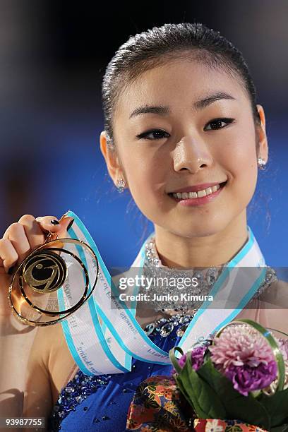 Yu-Na Kim of Korea poses with her medal after winning the Ladies Free Skating on the day three of ISU Grand Prix of Figure Skating Final at Yoyogi...