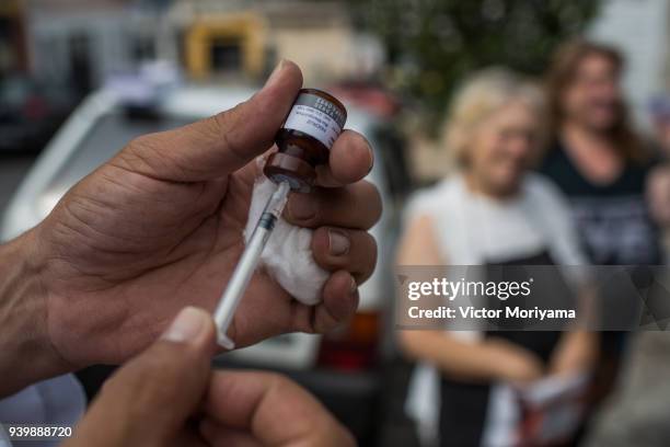 Agents of the Municipal Health Department are campaigning for door-to-door vaccination against Yellow Fever in the Pirituba neighborhood on March 28,...