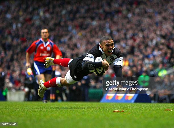 Bryan Habana of the Barbarians scores a try during the MasterCard trophy match between Barbarians and New Zealand at Twickenham Stadium on December...