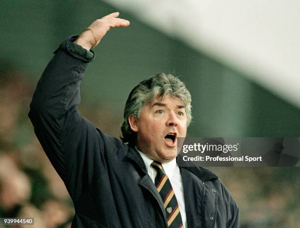 Wimbledon manager Joe Kinnear gives instructions, circa 1998.