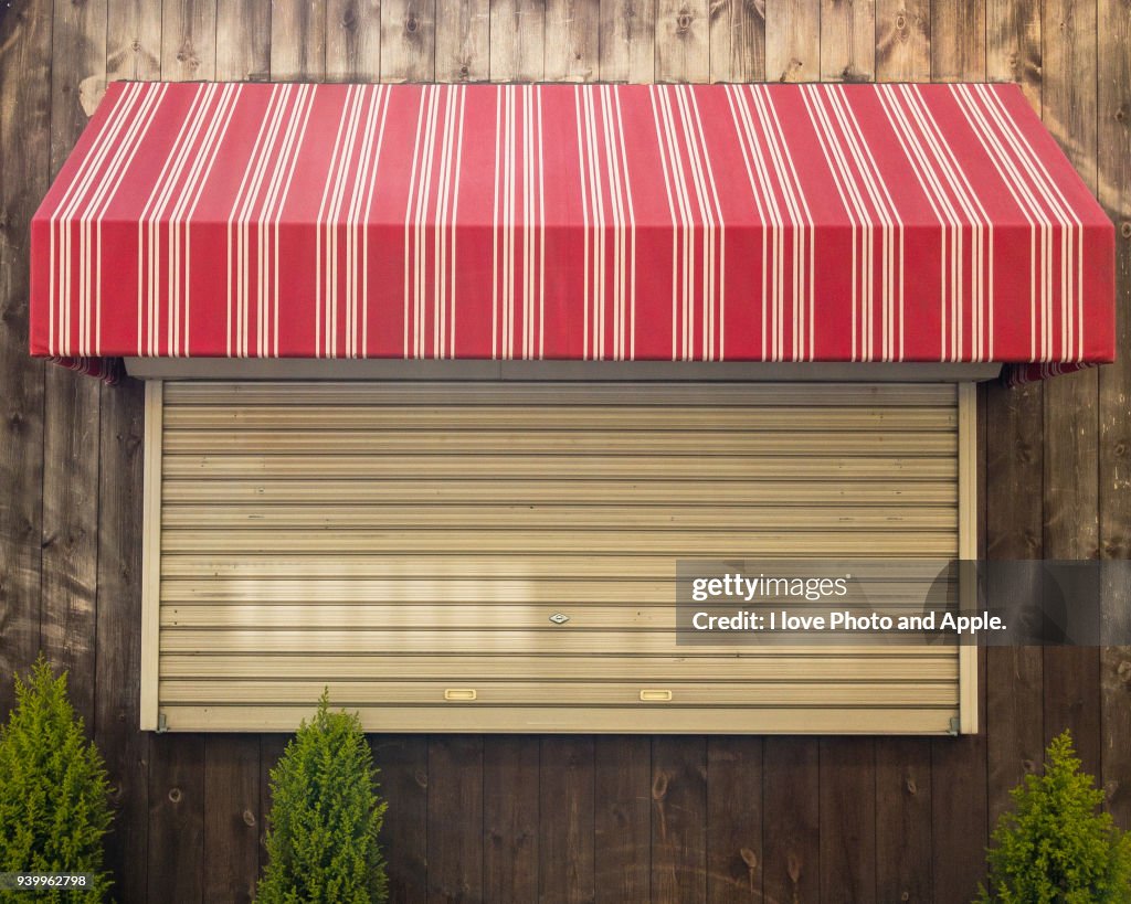 Counter of the lunch provider which took down a shutter