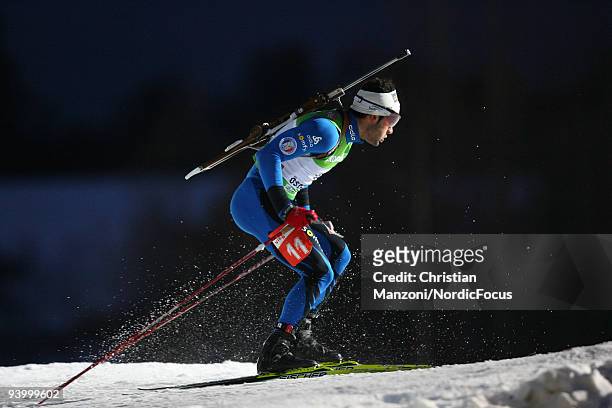 Simon Fourcade of France skis during Men's 10 km Sprint the E.ON Ruhrgas IBU Biathlon World Cup on December 5, 2009 in Ostersund, Sweden.