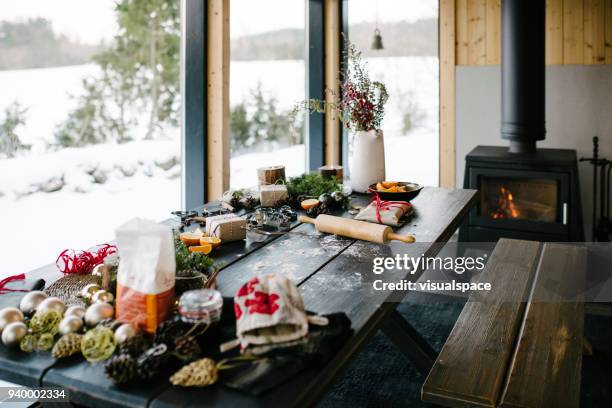 kerst - woonkamer stilleven - flour christmas stockfoto's en -beelden