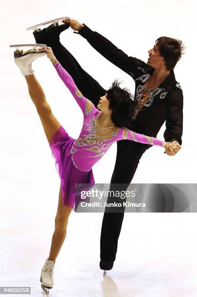 Yuko Kavaguti and Alexander Smirnov of Russia compete in the Pairs Free Skating on the day three of ISU Grand Prix of Figure Skating Final at Yoyogi...