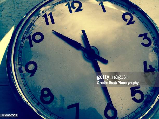 closeup of a metal wall clock - wandklok stockfoto's en -beelden