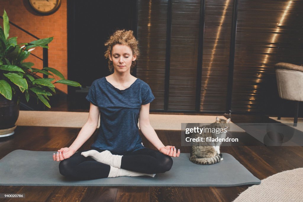Praticare yoga a casa