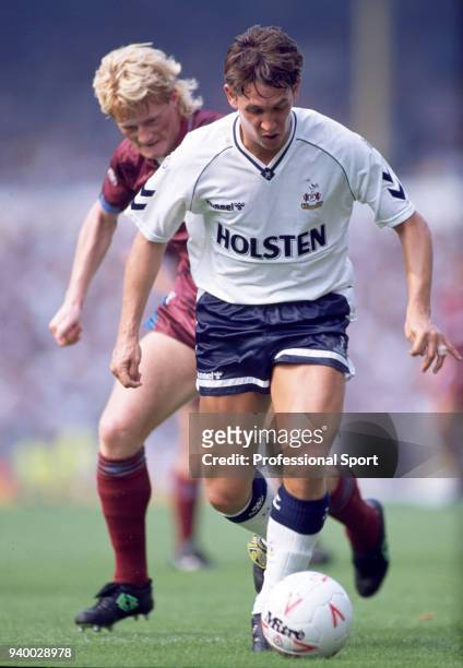 Gary Lineker of Tottenham Hotspur gets away from Colin Hendry of Manchester City during a Barclays League Division One match at White Hart Lane on...