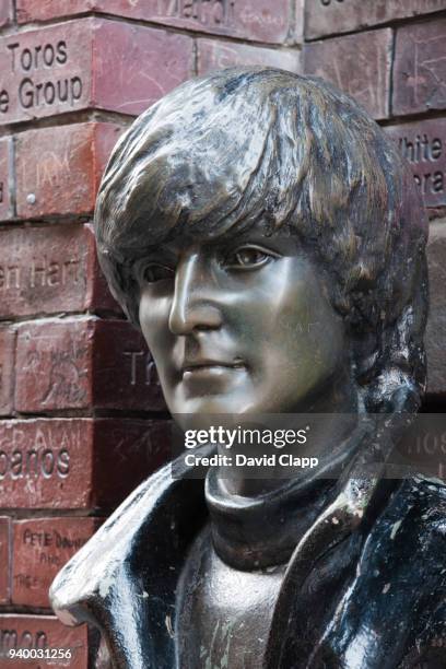 john lennon statue outside the cavern club in liverpool - she rocks awards stock pictures, royalty-free photos & images