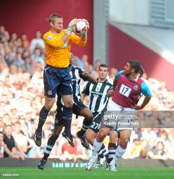 Robert Green, West Ham United goalkeeper in action during the Barclays Premier League match between West Ham United and Newcastle United at Upton...