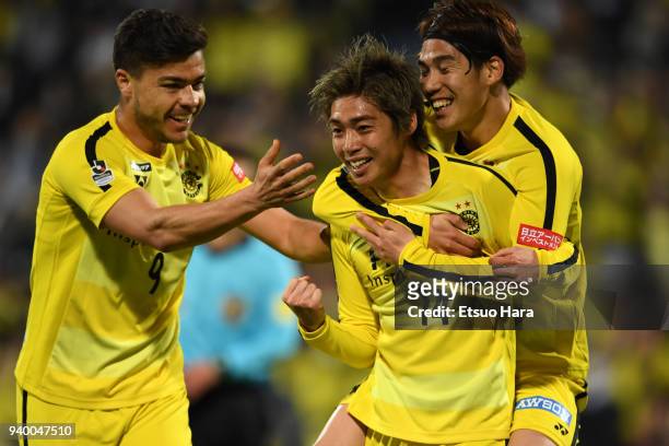 Junya Ito of Kashiwa Reysol celebrates scoring his side's first goal with team mates during the J.League J1 match between Kashiwa Reysol and Vissel...
