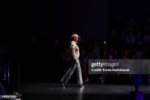 Model walks the runway at the Ipek Arnas show during Mercedes Benz Fashion Week Istanbul at Zorlu Performance Hall on March 30, 2018 in Istanbul,...