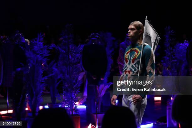 Model walks the runway at the Ipek Arnas show during Mercedes Benz Fashion Week Istanbul at Zorlu Performance Hall on March 30, 2018 in Istanbul,...