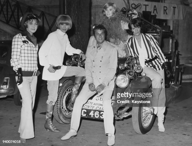 From left to right, actors Marie Dubois, Mireille Darc, Tony Curtis, Susan Hampshire and Nicoletta Machiavelli, the stars of the film 'Monte Carlo or...