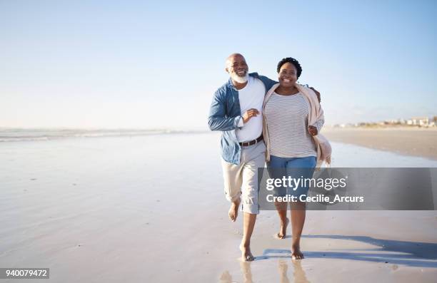 the crisp ocean air does wonders for the soul - couple at beach sunny stock pictures, royalty-free photos & images