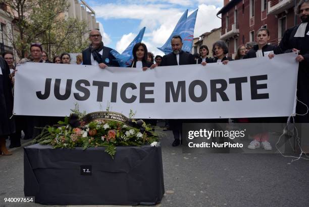 The French Bar Association, all lawyers' unions, all magistrates' unions called all its members to be on strike, to gather in front of courthouses...