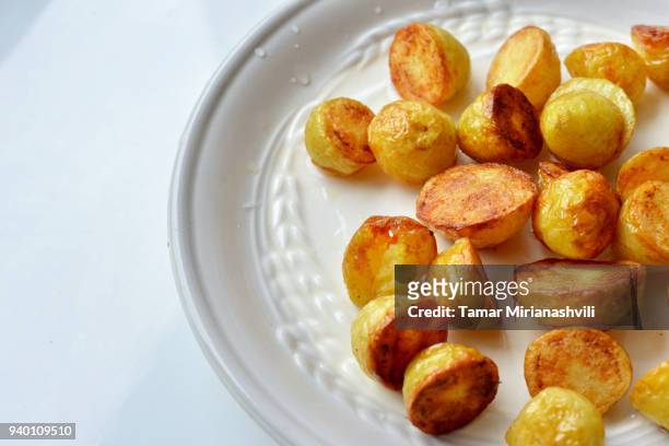 roasted baby potatoes - tamar mirianashvili stock-fotos und bilder