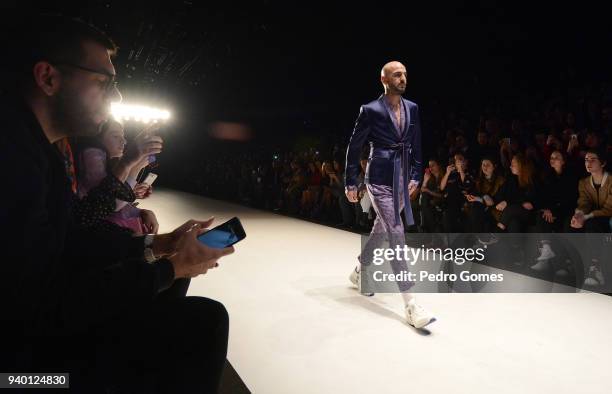 Model walks the runway at the Emre Erdemoglu show during Mercedes Benz Fashion Week Istanbul at Zorlu Performance Hall on March 30, 2018 in Istanbul,...