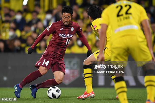 Naoyuki Fujita of Vissel Kobe in action during the J.League J1 match between Kashiwa Reysol and Vissel Kobe at Sankyo Frontier Kashiwa Stadium on...