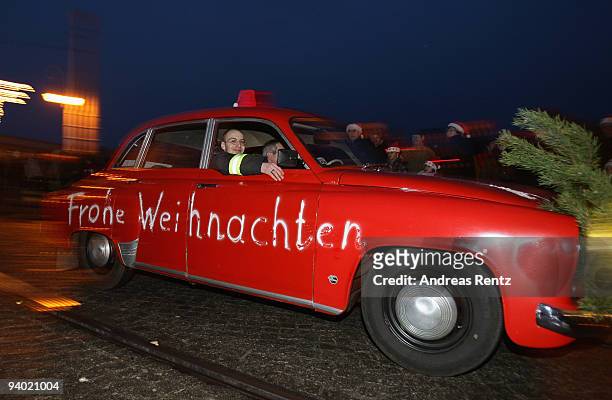 Historical fire engine signed with 'Merry Christmas' drives during the 11th Santa Clauses parade on December 5, 2009 in Brandenburg, near Berlin,...