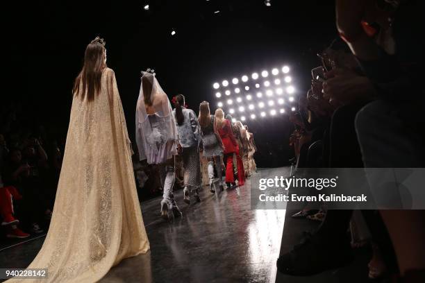 Models walk the runway at the Zeynep Tosun show during Mercedes Benz Fashion Week Istanbul at Zorlu Performance Hall on March 30, 2018 in Istanbul,...