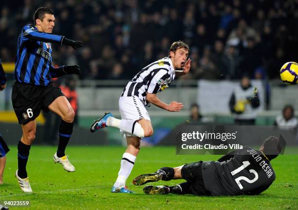 Claudio Marchisio of Juventus FC scores his team's second goal during the Serie A match between Juventus and Inter Milan at Stadio Olimpico on...