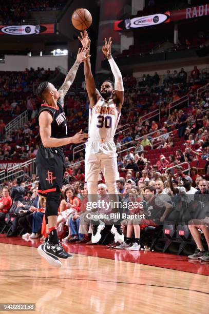 Troy Daniels of the Phoenix Suns shoots the ball against the Houston Rockets on March 30, 2018 at the Toyota Center in Houston, Texas. NOTE TO USER:...