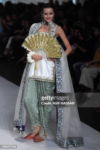 Model presents a creation by Pakistani designer Elan on the final day of the 'Hum Showcase' Fashion Week in Karachi on late March 30, 2018. / AFP...
