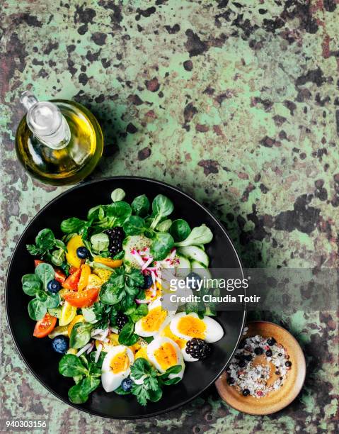 https://media.gettyimages.com/id/940303156/photo/fresh-salad-with-eggs.jpg?s=612x612&w=gi&k=20&c=C4gvkrB7H2uVFRkf1wXZWzv4zRMwwq6DFPnZkgV61Cg=