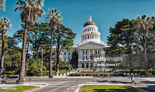 california capitol with visitors - california capitol stock pictures, royalty-free photos & images