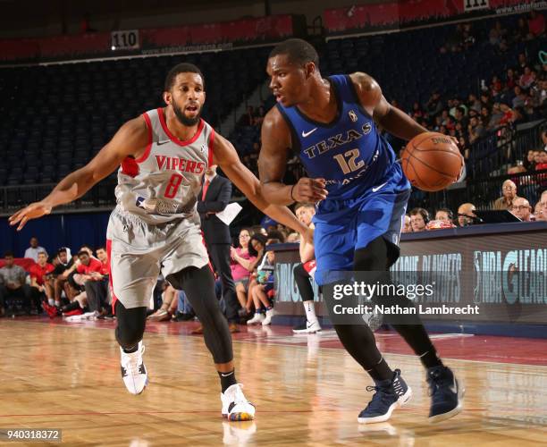 Hidalgo, TX Jalen Jones of the Texas Legends dribbles the ball as Darius Morris of the Rio Grande Valley Vipers defends during Round One of the NBA...