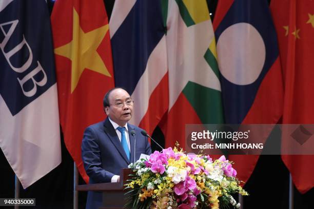 Vietnam's Prime Minister Nguyen Xuan Phuc delivers a speech after the Greater Mekong Subregion Summit in Hanoi on March 31, 2018. / AFP PHOTO / POOL...