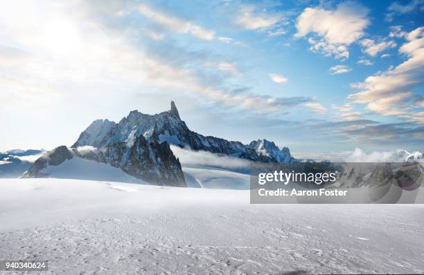 snow mountains of mont blanc - アルプス ストックフォトと画像