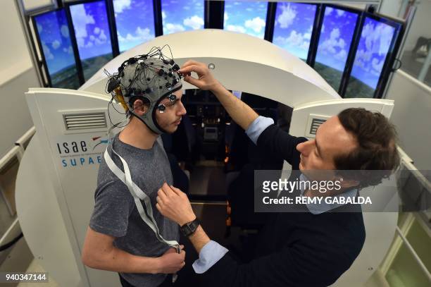 Frederic Dehais , neuro-ergonomy teacher and director of the research laboratory at the Higher Institute of Aeronautics and Space sets a connected...