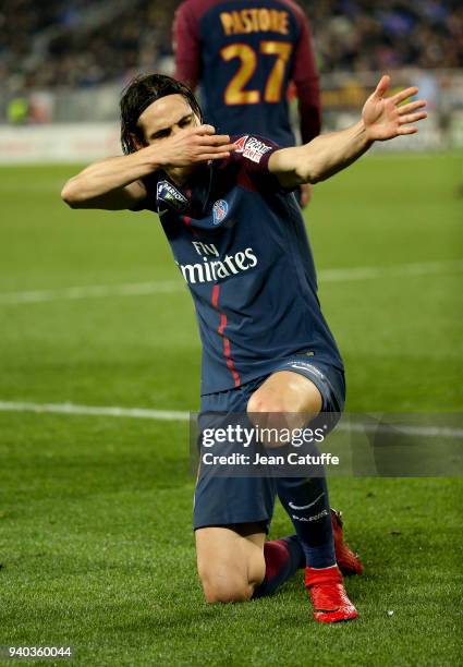 Edinson Cavani of PSG celebrates his second goal during the French League Cup final between Paris Saint-Germain and AS Monaco on March 31, 2018 in...