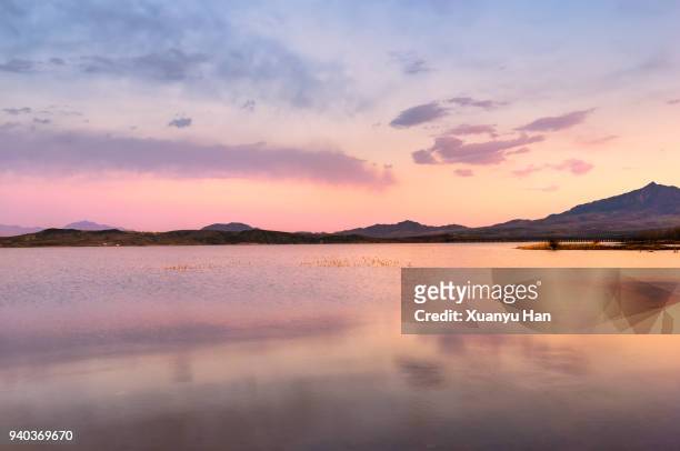 mountain lake at sunset - lake horizon stock pictures, royalty-free photos & images