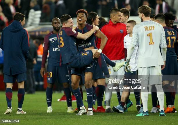 Lassana Diarra, Julian Draxler, Presnel Kimpembe, Alphonse Areola, Marco Verratti, Kevin Trapp of PSG celebrate the victory following the French...
