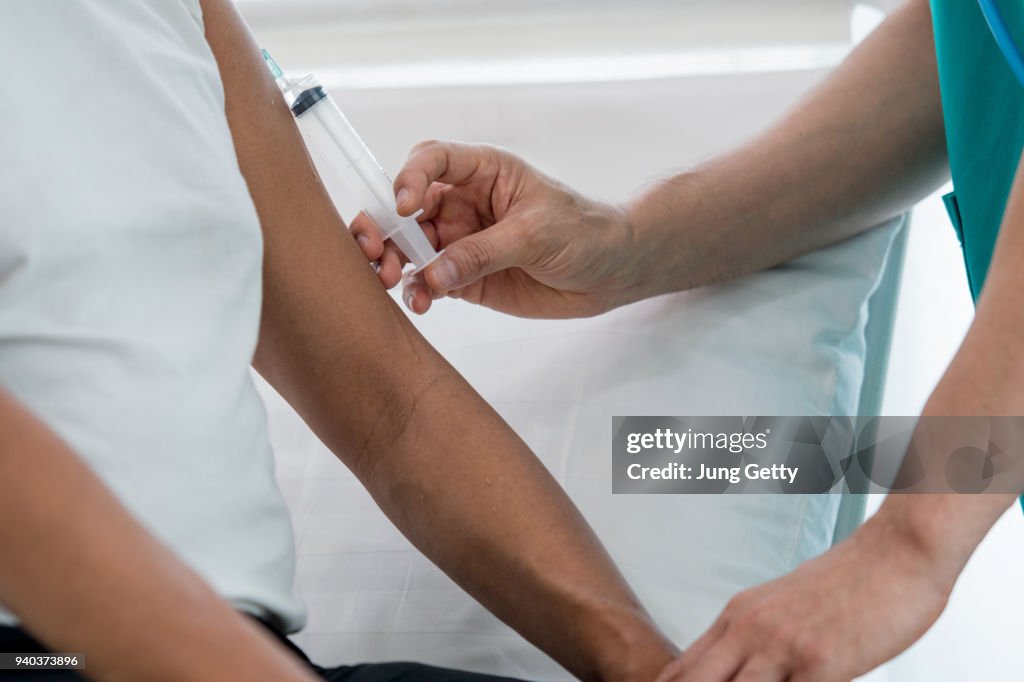 Doctor Injecting Doctor Injecting For Patient High-Res Stock Photo - Getty Images