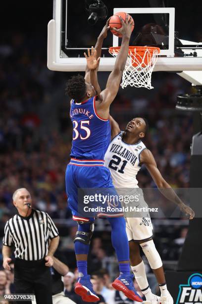 Udoka Azubuike of the Kansas Jayhawks goes up for a dunk against Dhamir Cosby-Roundtree of the Villanova Wildcats in the first half during the 2018...