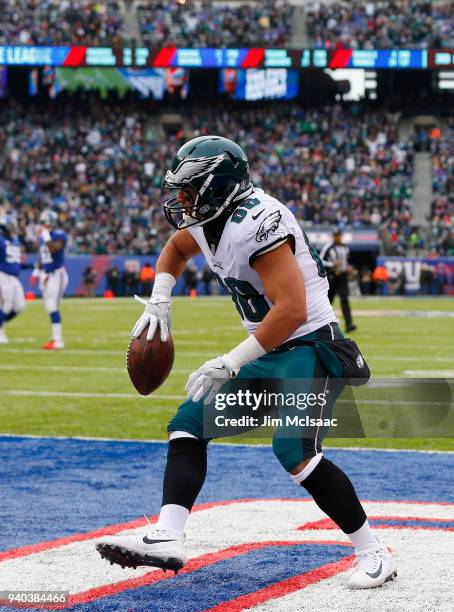 Trey Burton of the Philadelphia Eagles celebrates a touchdown against the New York Giants on December 17, 2017 at MetLife Stadium in East Rutherford,...