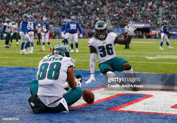 Trey Burton of the Philadelphia Eagles celebrates a touchdown against the New York Giants with teammate Jay Ajayi on December 17, 2017 at MetLife...