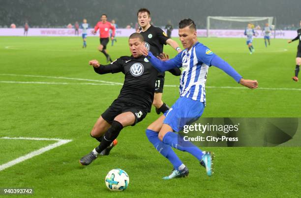 Jeffrey Bruma, Robin Knoche of VfL Wolfsburg and Davie Selke of Hertha BSC during the Bundesliga game between Hertha BSC and VfL Wolfsburg at...